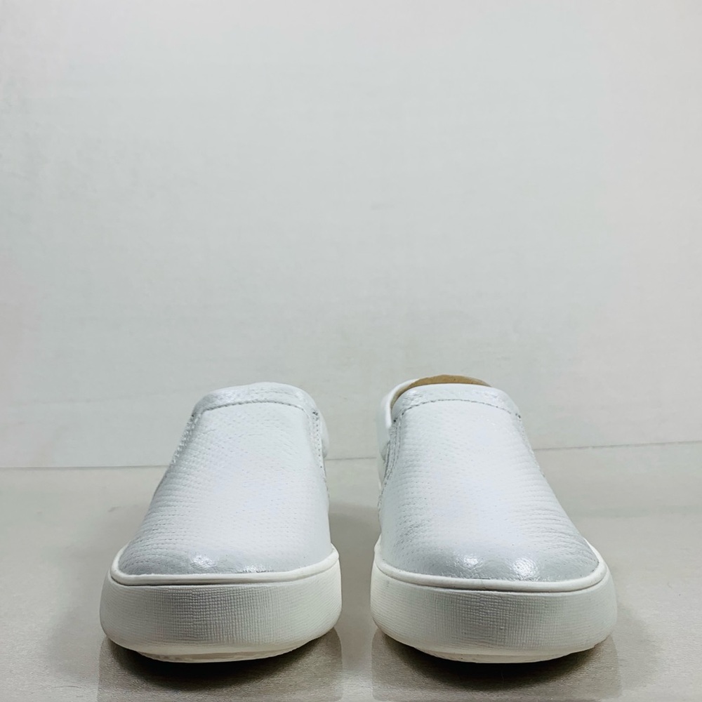 NIB Naturalizer Women’s Marianne Slip On Leather Sneaker in White Size 5.5M - Picture 7 of 13
